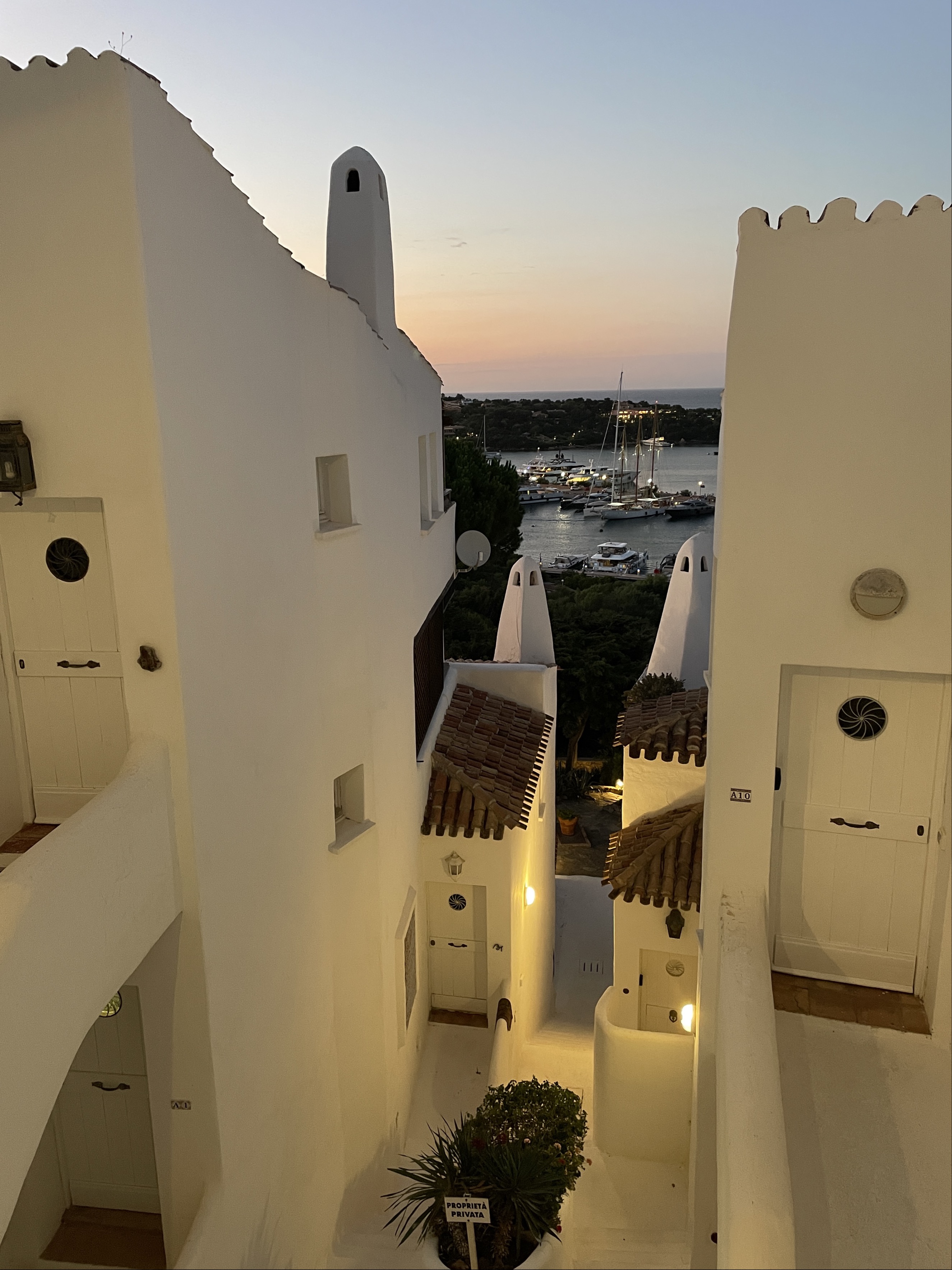 Weiße Häuser in Sardinien